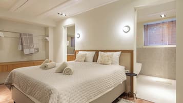 3 bedrooms, in-room safe, iron/ironing board, free WiFi