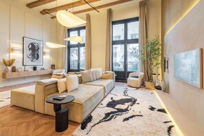 Smart TV - Renovated luxurious 200sqm loft in city center (Amsterdam-Centrum)