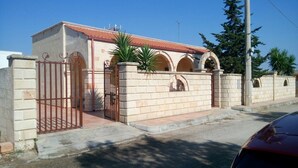 Unclassified image, 2 of 10, button - Villa Chidro - Independent Tourist Rental San Pietro in Bevagna (San Pietro Spekijarika)