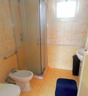 淋浴設備、風筒、坐浴桶、提供毛巾