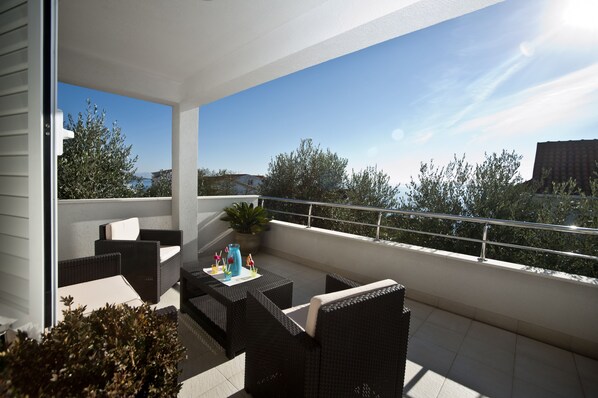 House (Four Bedroom Holiday Home with Pool) | Terrace/patio - Holiday Home Ingrid (Okrug)