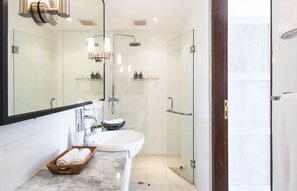 Deluxe Villa, 2 Bedrooms | Bathroom | Shower, rainfall showerhead, hair dryer, towels - Villa Atma (Seminyak)