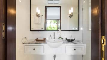 Deluxe Villa, 2 Bedrooms | Bathroom sink