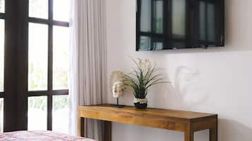 Comfort Villa, 2 Bedrooms | 2 bedrooms, in-room safe, desk, iron/ironing board