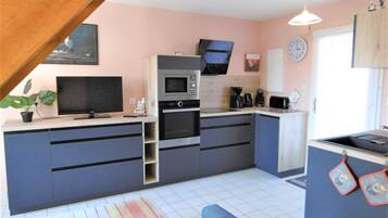 Kühlschrank, Mikrowelle, Geschirrspüler, Toaster