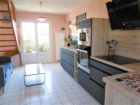 Fridge, microwave, dishwasher, toaster - House 2 rooms mezzanine 4 people near the ocean (ST GILDAS DE RHUYS)