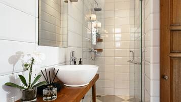 Exclusive Villa, 2 Bedrooms | Bathroom | Shower, rainfall showerhead, hair dryer, towels