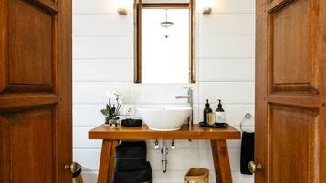 Villa Exclusive, 2 chambres | Lavabo de la salle de bain