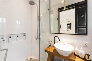 Honeymoon Villa, 1 Bedroom | Bathroom sink