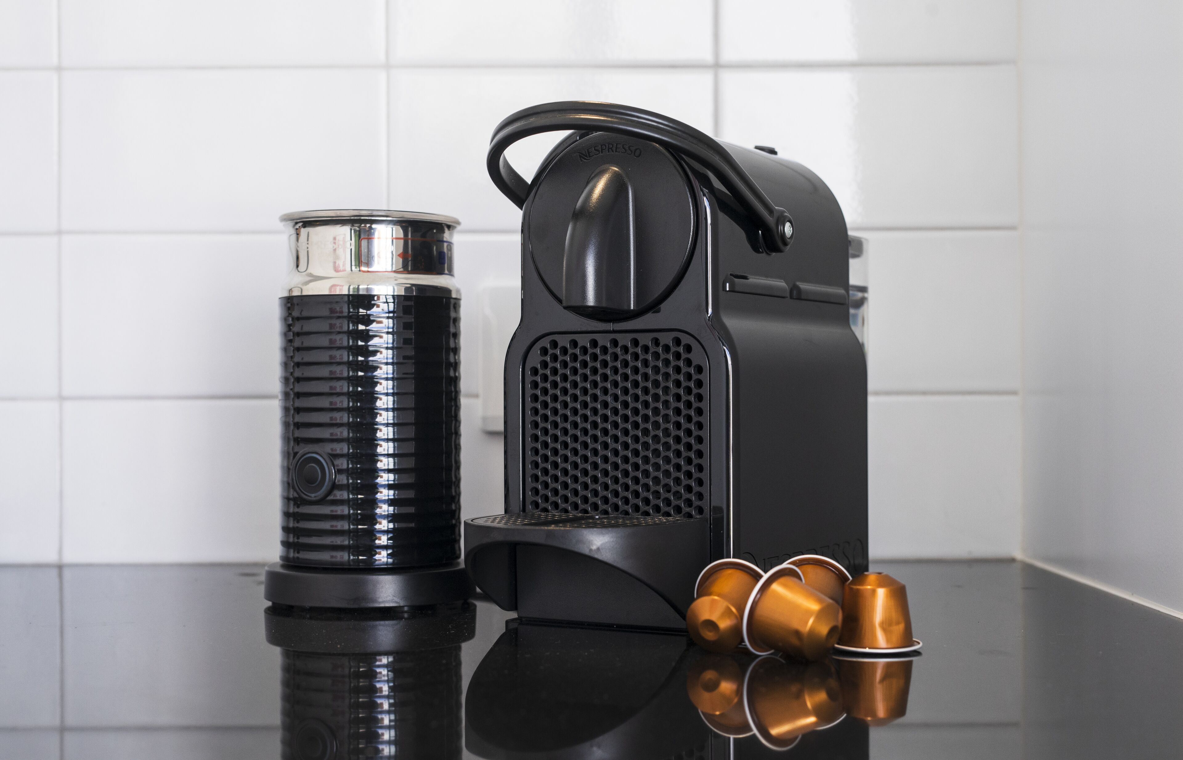 Kopi dan/atau alat penyeduh kopi