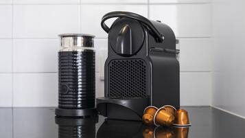 Kopi dan/atau alat penyeduh kopi