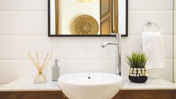 Exclusive Villa, 2 Bedrooms | Bathroom sink