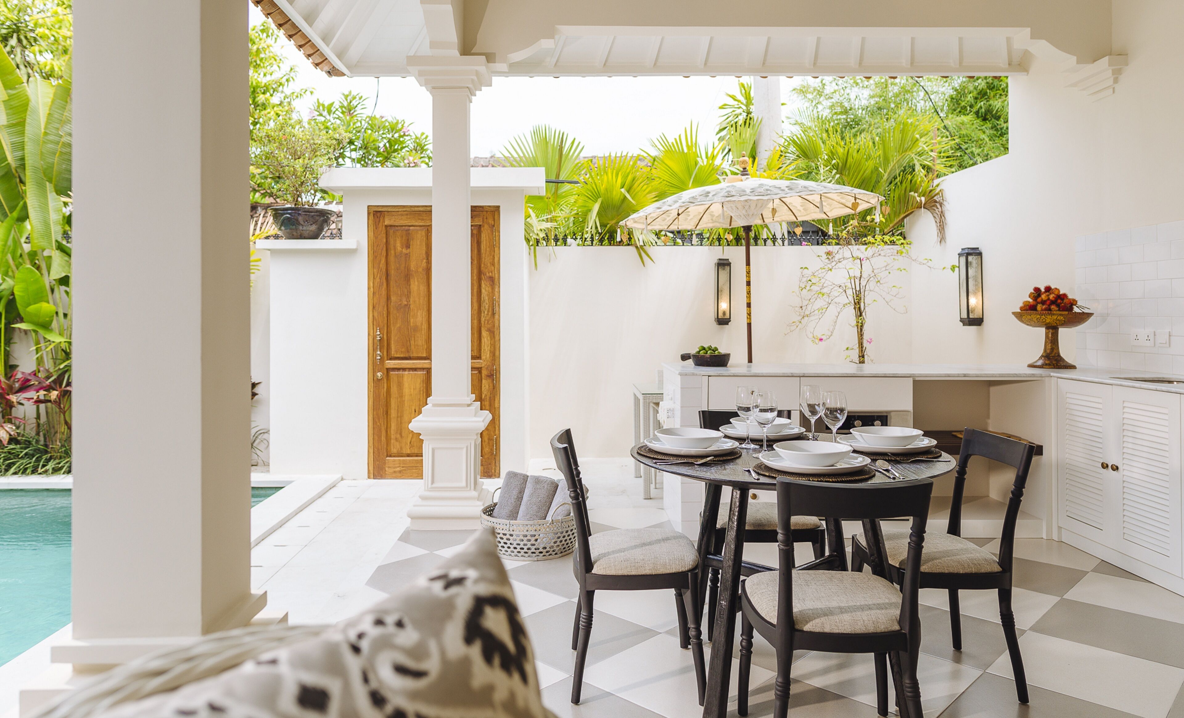 Exclusive Villa, 2 Bedrooms | Private kitchenette | Fridge, oven, stovetop, coffee/tea maker