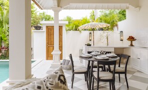 Exclusive Villa, 2 Bedrooms | Private kitchenette | Fridge, oven, stovetop, coffee/tea maker - Villa Puri Pani (Seminyak)