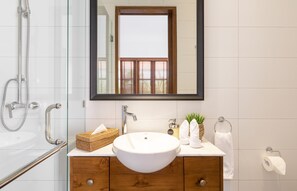 Honeymoon Villa, 1 Bedroom | Bathroom sink - Villa Luki (Seminyak)