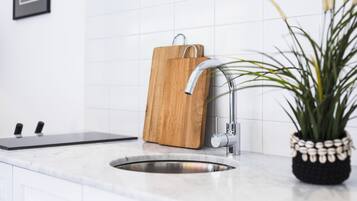 Full-sized fridge, microwave, stovetop, coffee/tea maker