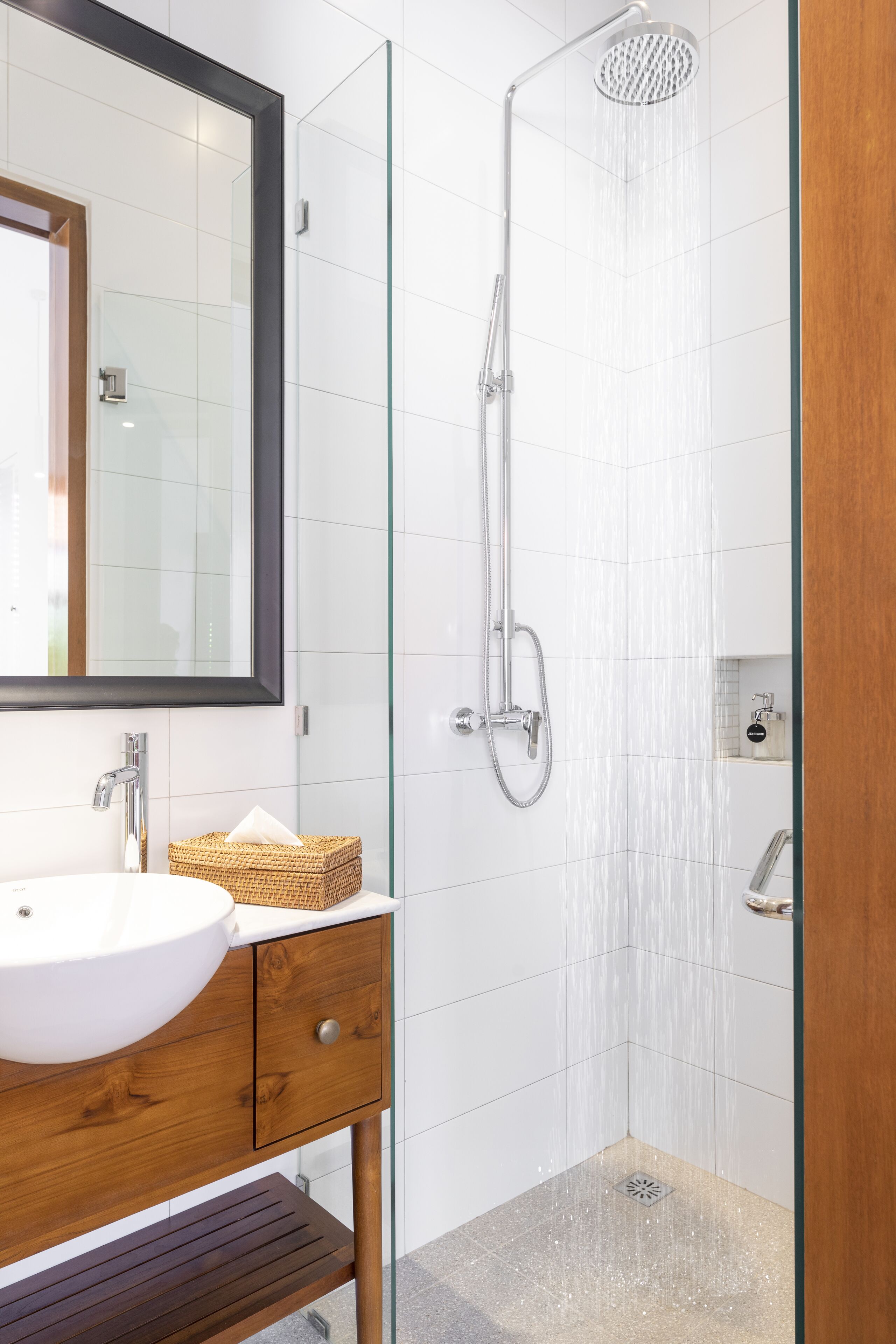 Villa de luna de miel, 1 habitación | Baño | Regadera, regadera tipo lluvia, secadora de cabello, toallas 