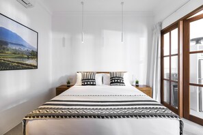 2 bedrooms, in-room safe, desk, iron/ironing board - Villa Louisa (Seminyak)