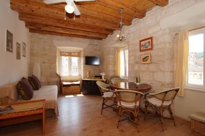 In-room dining - Apartments Stelina (Korcula)