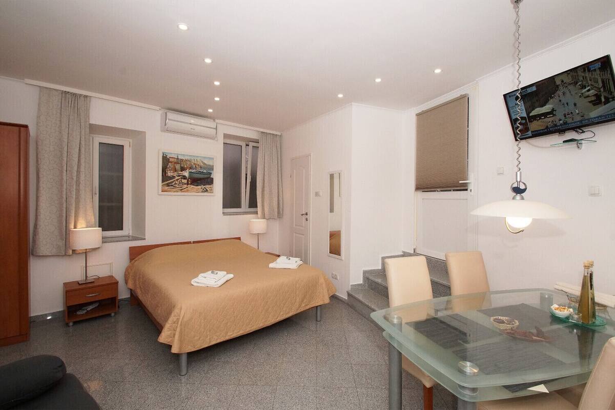 Estudio Confort | 1 dormitorio, escritorio, sistema de insonorización y wifi gratis