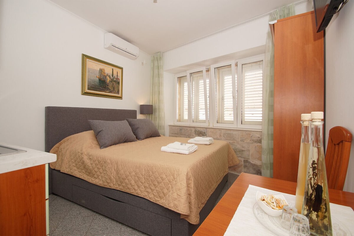 Estudio | 1 dormitorio, escritorio, sistema de insonorización y wifi gratis
