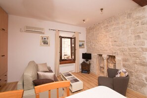 Apartment, 1 Bedroom | Living area