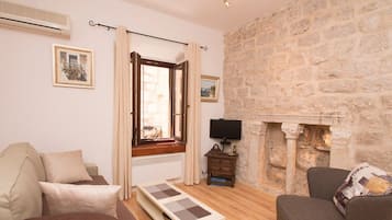 Apartment, 1 Bedroom | Living area