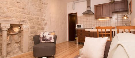 Apartment, 1 Bedroom | 1 bedroom, desk, free WiFi, bed sheets