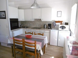 Fridge, microwave, toaster, cookware/dishes/utensils