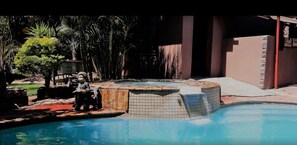 حمّام سباحة خارجي