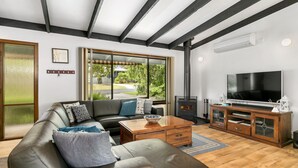 Living room - Inlet Dreaming - Free Wifi (Inverloch)