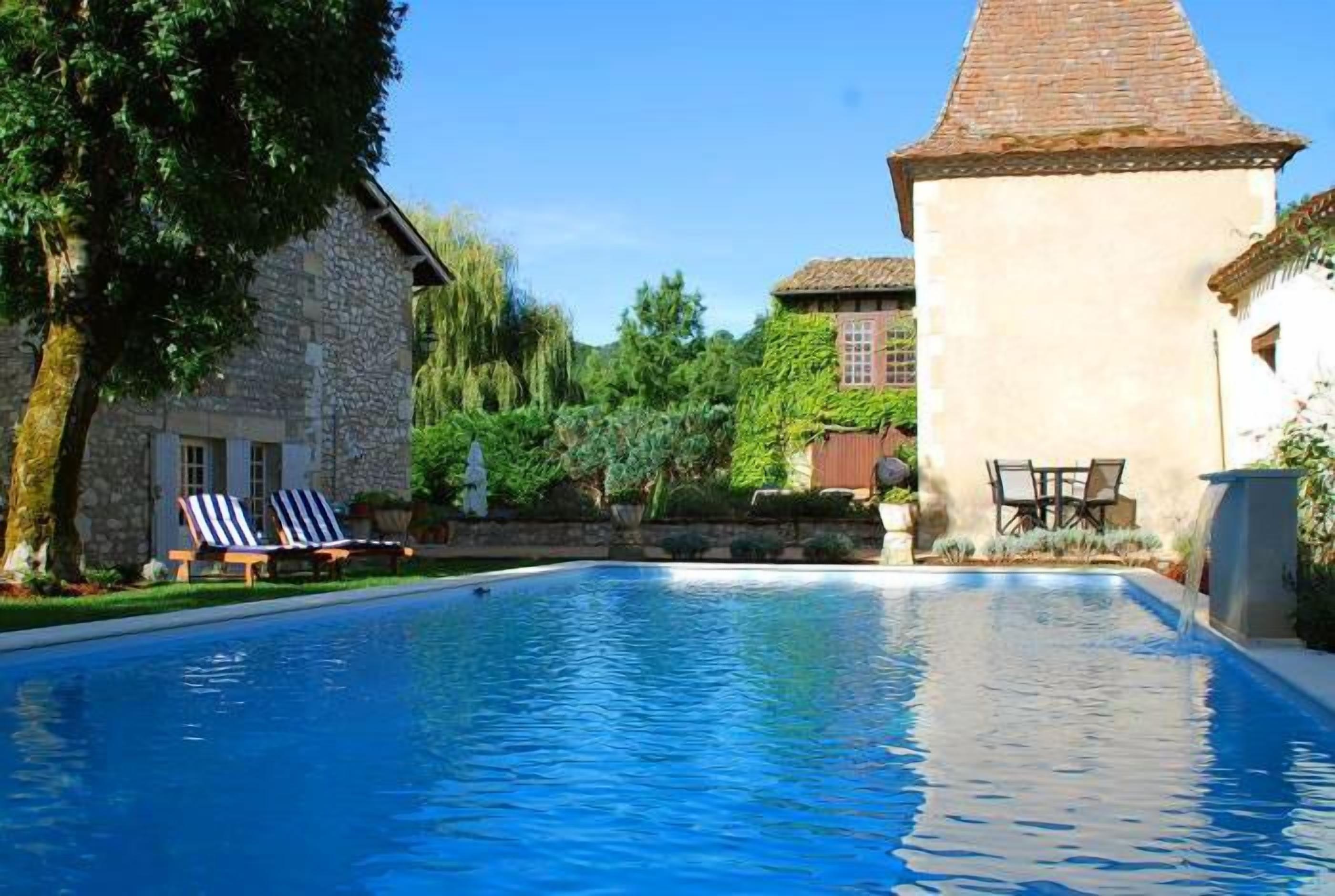 Outdoor pool, pool loungers