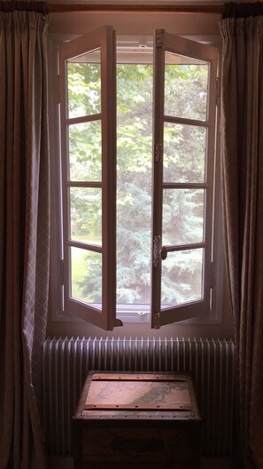 Suite Junior | 1 chambre, décoration personnalisée, ameublement personnalisé, bureau