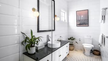 Design Villa, 3 Bedrooms | Bathroom