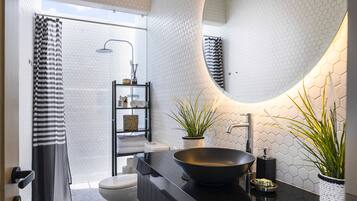 Luxury Villa, 2 Bedrooms | Bathroom | Shower, rainfall showerhead, hair dryer, towels