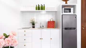 Honeymoon Villa, 1 Bedroom | Private kitchenette | Fridge, microwave, stovetop, electric kettle