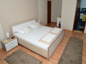 Appartement, 2 chambres, terrasse | 2 chambres, bureau, chambres insonorisées, fer et planche à repasser