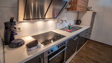 Căn hộ | Bếp riêng | Tủ lạnh, lò nướng, bếp nấu, máy rửa bát