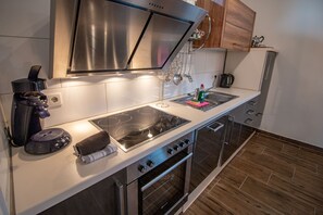 Apartment | Eigene Küche | Großer Kühlschrank, Ofen, Herdplatte, Geschirrspüler