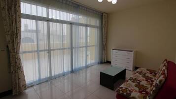 Hönnunarherbergi fyrir fjóra | Skrifborð, myrkratjöld/-gardínur, ókeypis þráðlaus nettenging, rúmföt