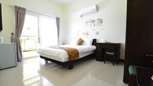 Phòng đôi tiện nghi đơn giản | Bàn, màn/rèm cản sáng, truy cập Internet không dây miễn phí 