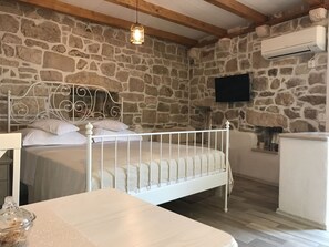 Superior Apartment | 1 bedroom, individually decorated, individually furnished, desk - Koko Apartments (Korcula)