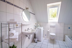 Badewanne und Dusche (separat), Handtücher