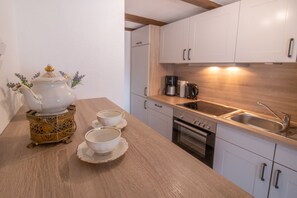 Ferienhaus | Eigene Küche | Großer Kühlschrank, Ofen, Herdplatte, Geschirrspüler