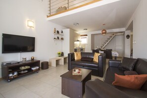 Apartment, Sea View | Living area | Flat-screen TV - Oasis Blue (Korcula)