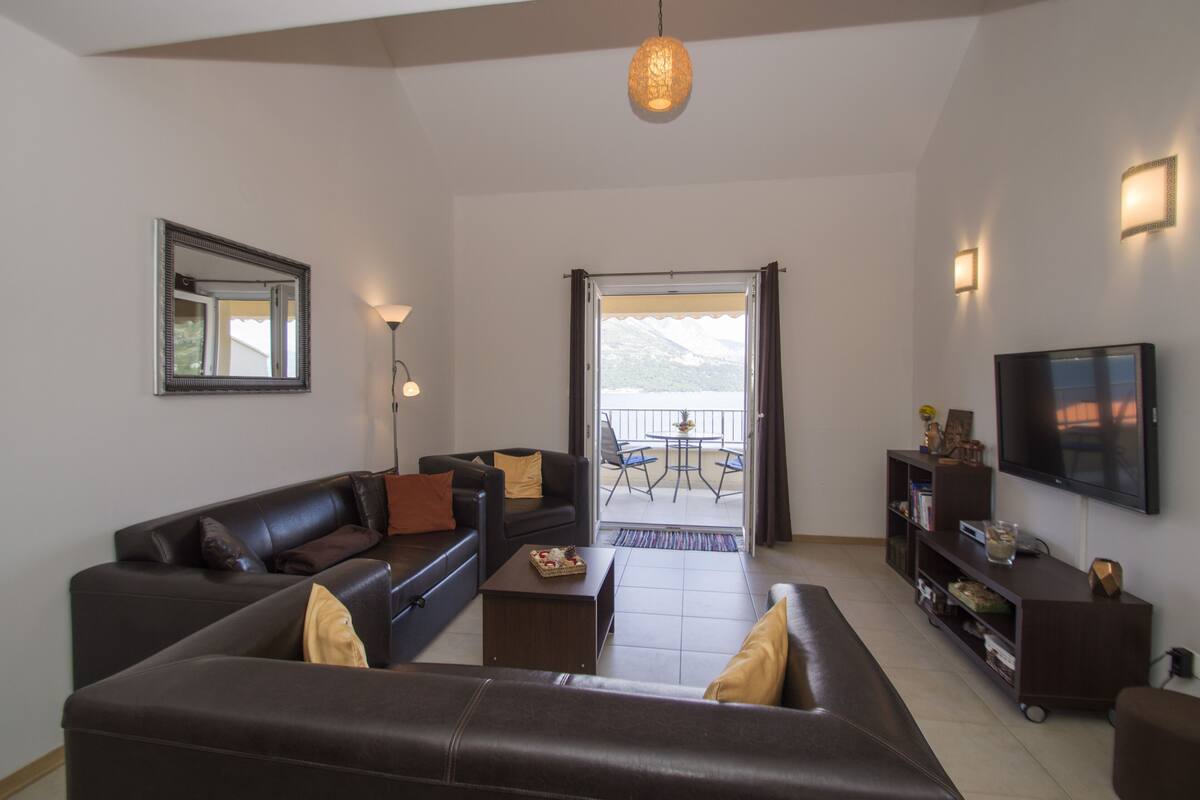 Apartment, Balcony | Living area