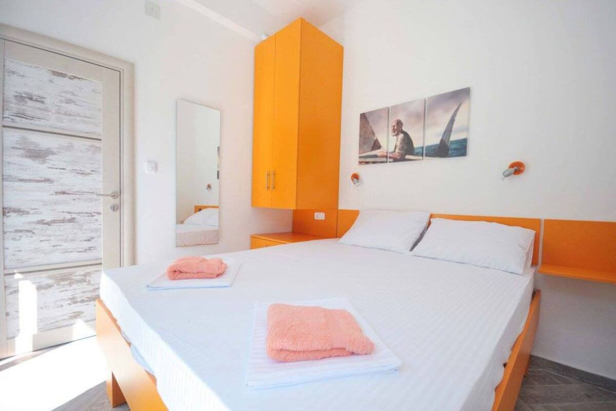 Apartment (A6) | In-room safe, blackout drapes, soundproofing, iron/ironing board