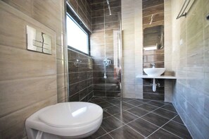 Apartment (A6) | Bathroom | Hair dryer, towels, soap, toilet paper - Apartments Jadranski Biser (Canj)