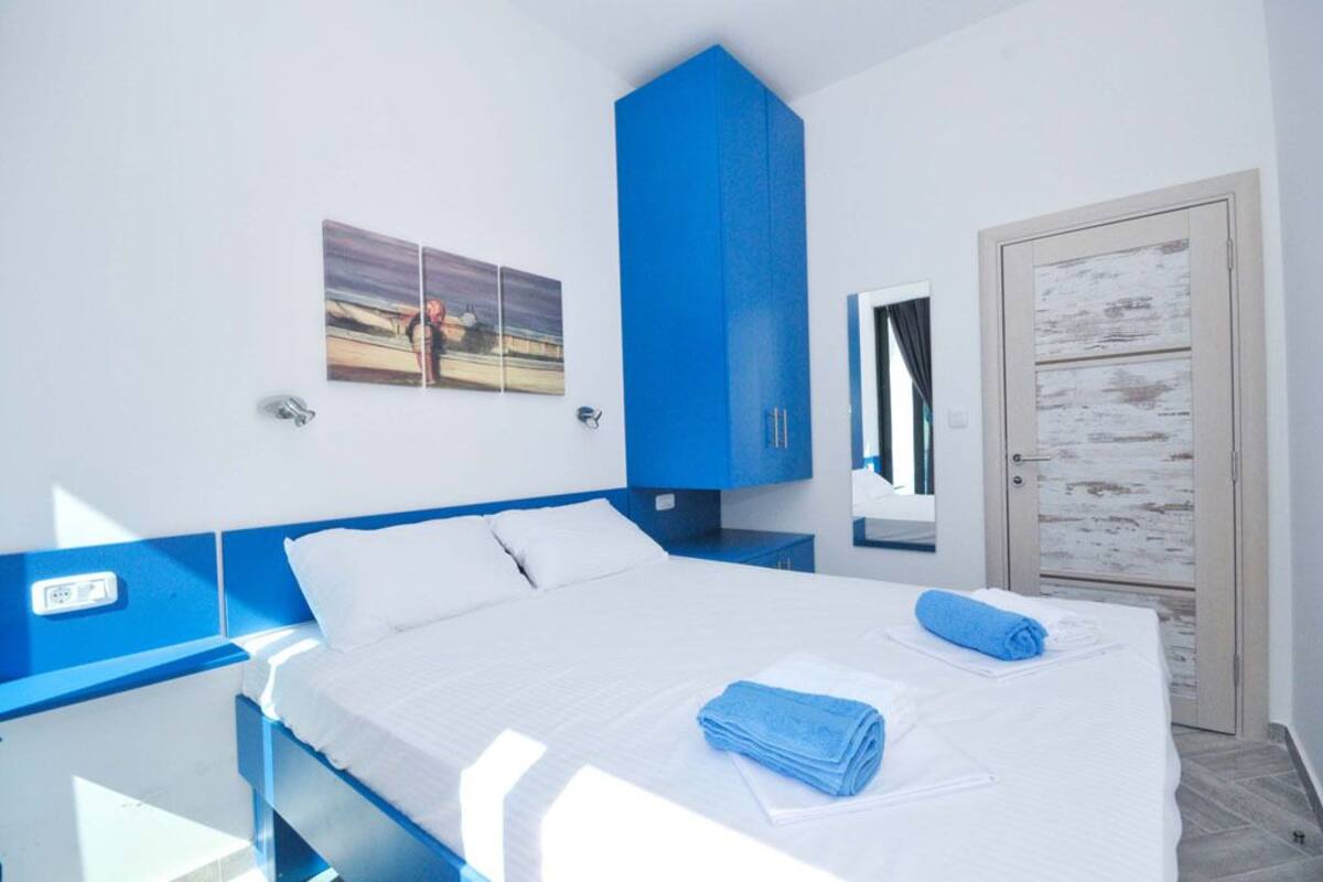 Apartment (A4) | In-room safe, blackout drapes, soundproofing, iron/ironing board