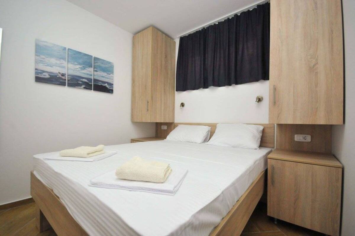 Apartment (A2) | In-room safe, blackout drapes, soundproofing, iron/ironing board